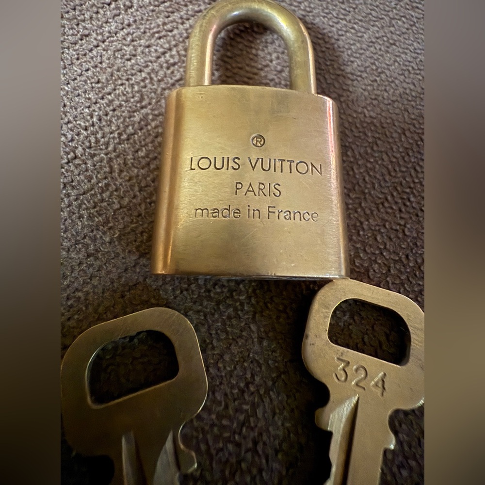 Louis Vuitton Lock and two Keys #324